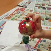 For Christmas, the library offers ornament-decorating sessions. For Christmas, the library offers ornament-decorating sessions.