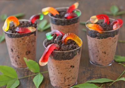 Dirt pudding and gummy worms, Photo credit: Oh! Nuts / Elizabeth LaBau